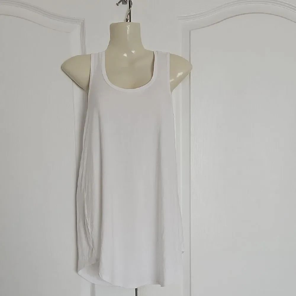 Women's White Sleeveless Top